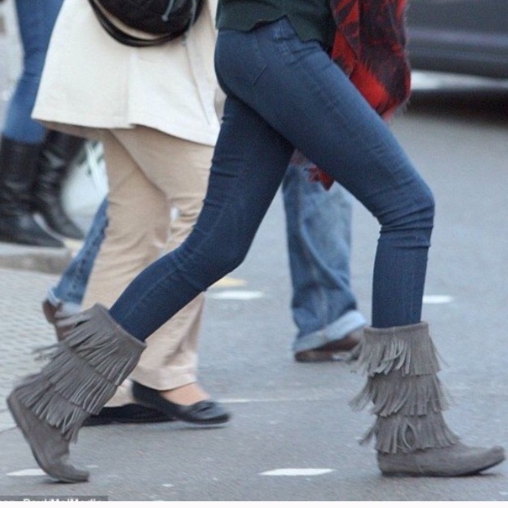 Minnetonka Gray Fringe Suede Boots 8